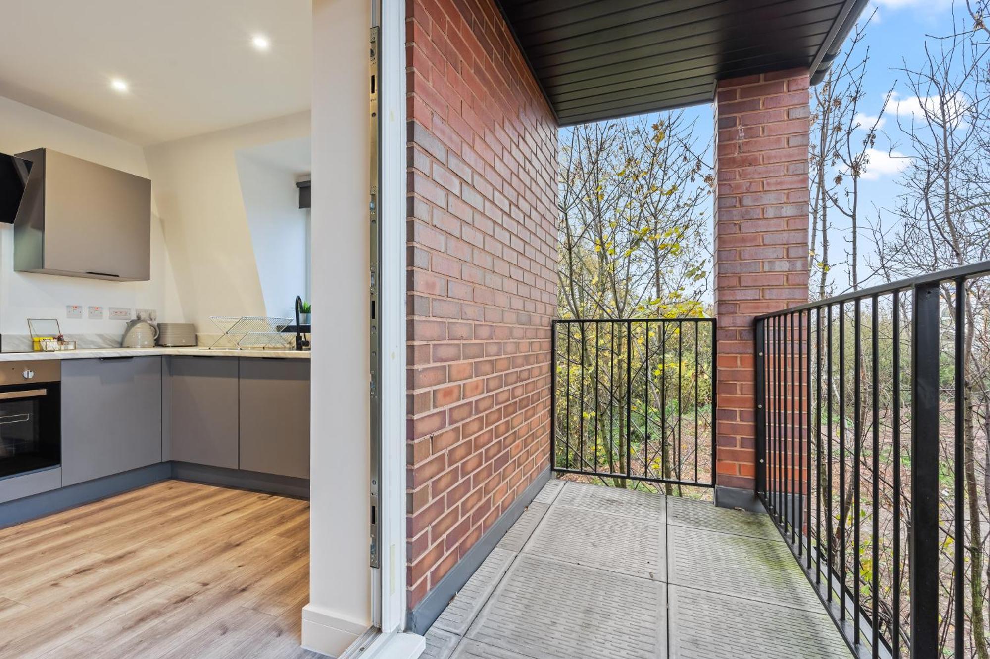 Smethwick Deluxe 2 Bedroom Aparetment - Secure Parking - Balcony - Rated Exceptional - 9Mc Birmingham Exterior photo