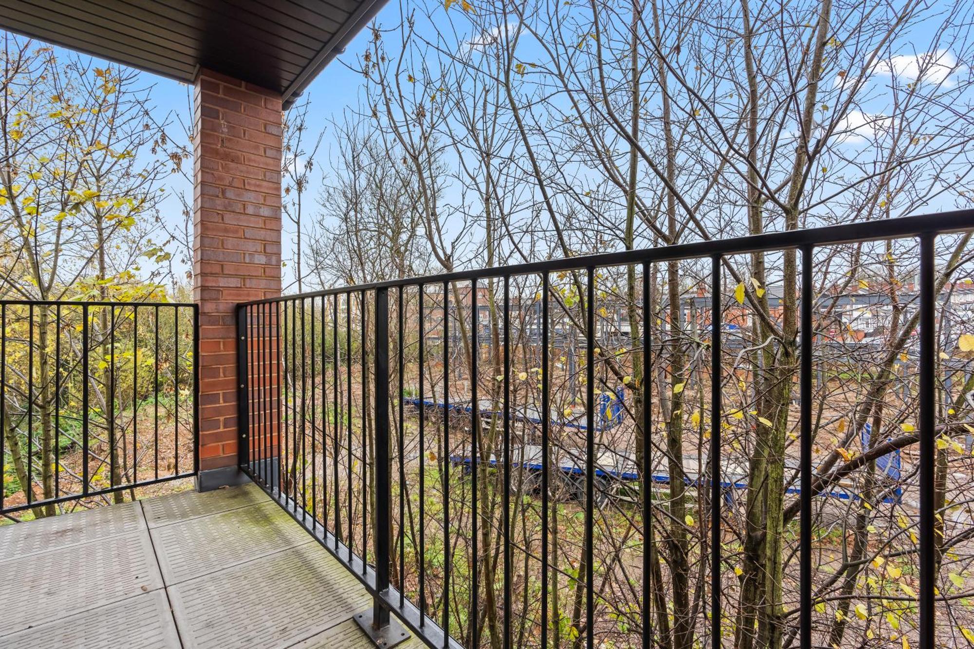 Smethwick Deluxe 2 Bedroom Aparetment - Secure Parking - Balcony - Rated Exceptional - 9Mc Birmingham Exterior photo