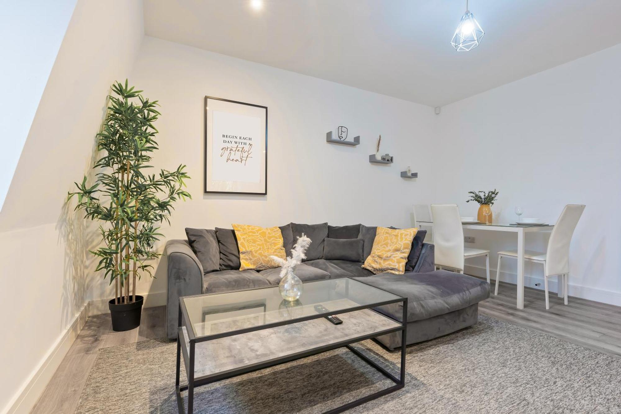 Smethwick Deluxe 2 Bedroom Aparetment - Secure Parking - Balcony - Rated Exceptional - 9Mc Birmingham Exterior photo