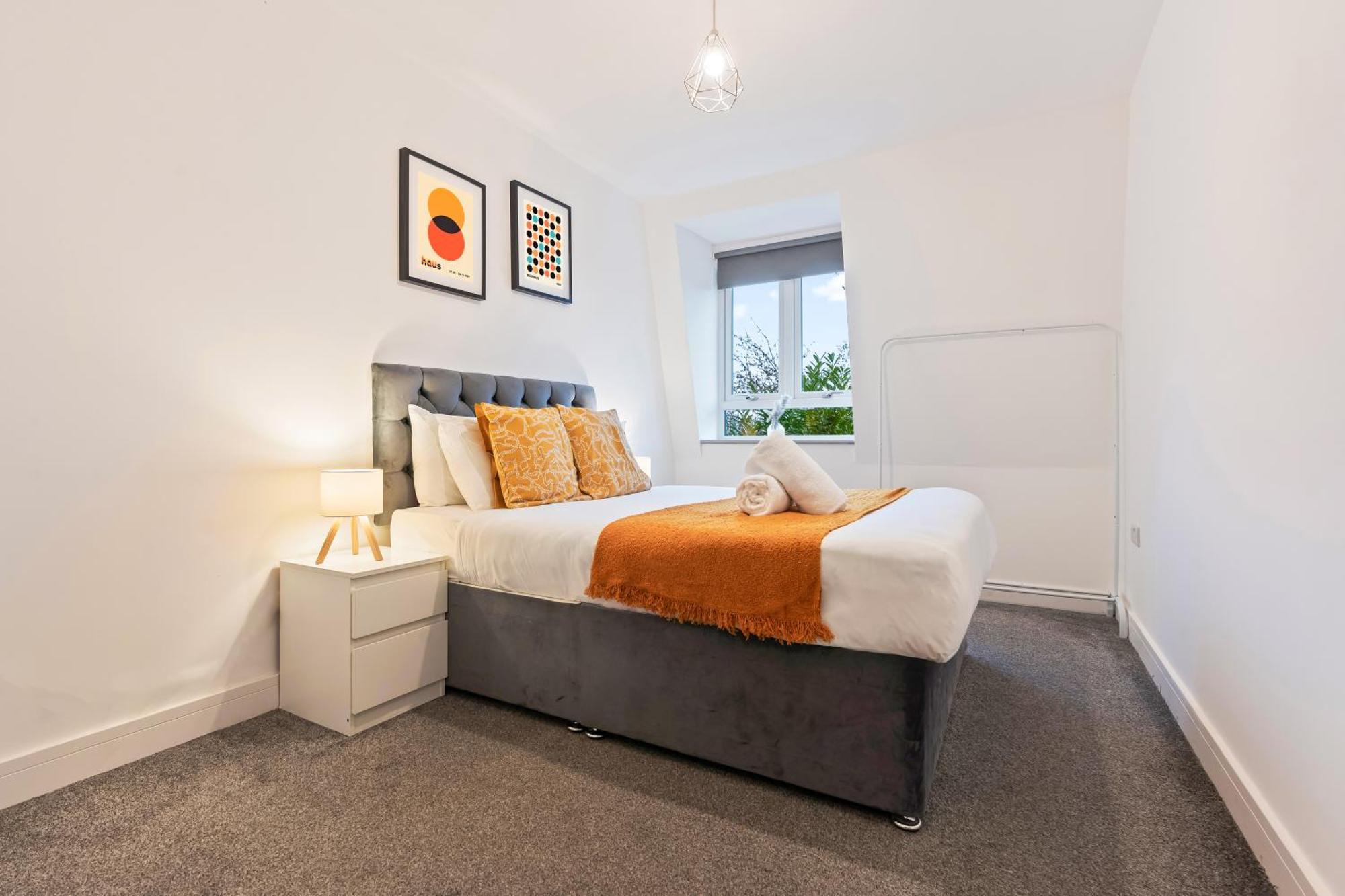 Smethwick Deluxe 2 Bedroom Aparetment - Secure Parking - Balcony - Rated Exceptional - 9Mc Birmingham Exterior photo